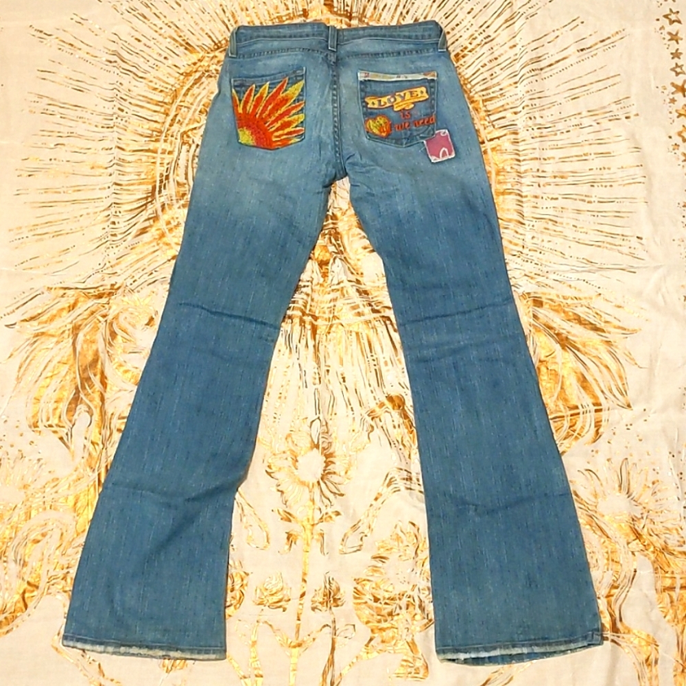 Embroidered Jeans LOVE IS ALL WE NEED! ❤️
